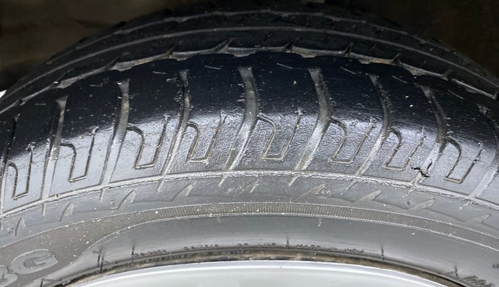 2017 Maruti Wagon R 1.0 VXI, Petrol, Manual, 27,302 km, Left Front Tyre Tread