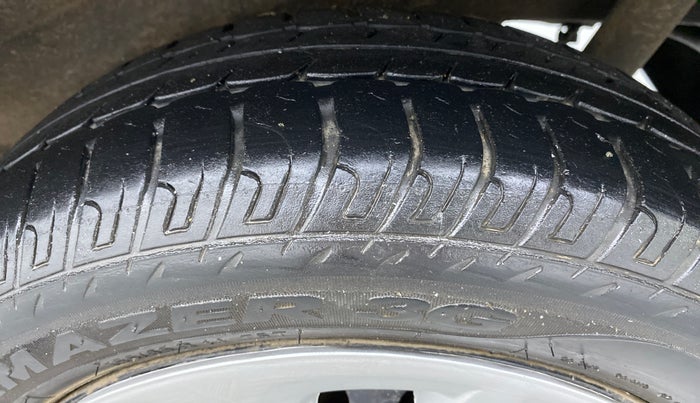 2017 Maruti Wagon R 1.0 VXI, Petrol, Manual, 27,302 km, Left Rear Tyre Tread