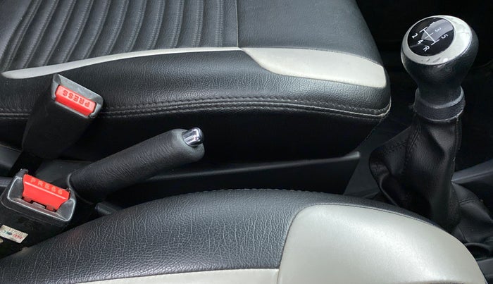 2017 Maruti Wagon R 1.0 VXI, Petrol, Manual, 27,302 km, Gear Lever