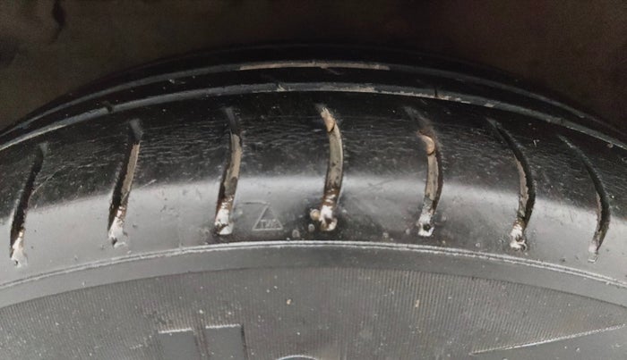 2017 Maruti Celerio ZXI AMT, CNG, Automatic, 98,088 km, Left Front Tyre Tread