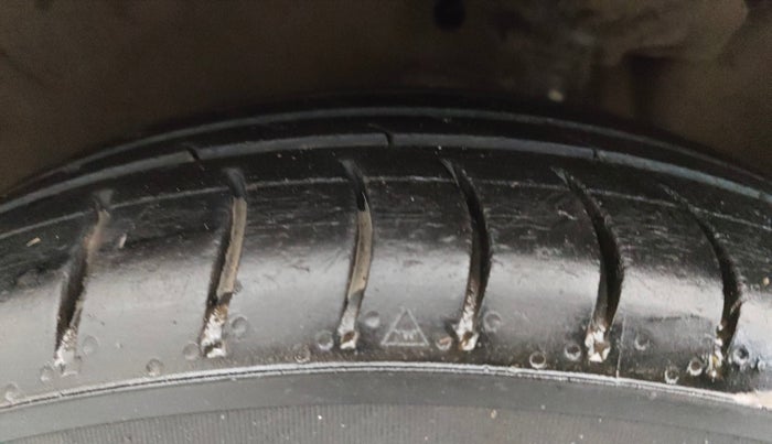 2017 Maruti Celerio ZXI AMT, CNG, Automatic, 98,088 km, Right Front Tyre Tread