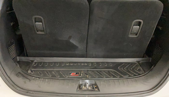 2022 Mahindra XUV700 AX 5 P MT 7 STR, Petrol, Manual, 59,885 km, Boot Inside