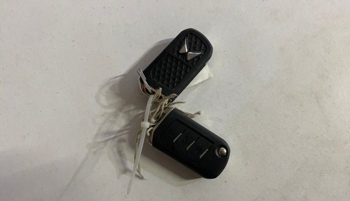 2022 Mahindra XUV700 AX 5 P MT 7 STR, Petrol, Manual, 59,885 km, Key Close Up