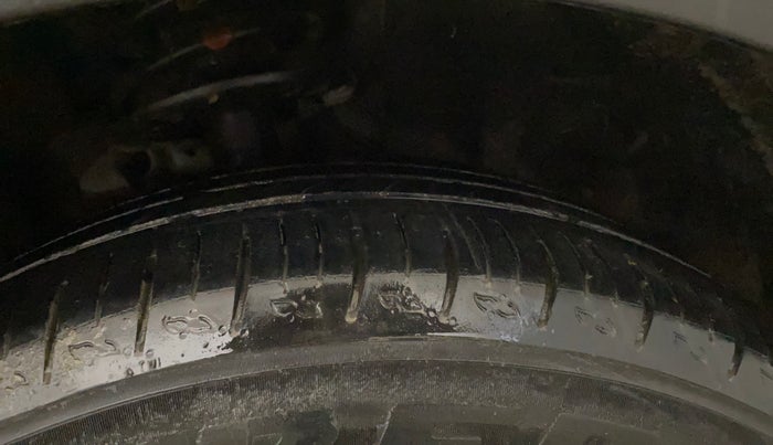 2022 Mahindra XUV700 AX 5 P MT 7 STR, Petrol, Manual, 59,885 km, Right Front Tyre Tread