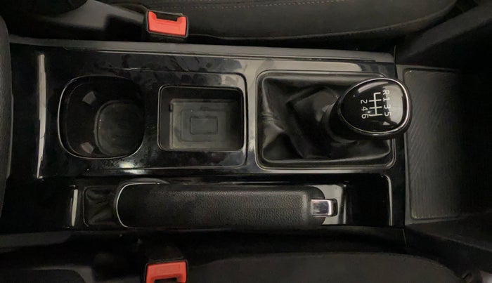 2022 Mahindra XUV700 AX 5 P MT 7 STR, Petrol, Manual, 59,885 km, Gear Lever