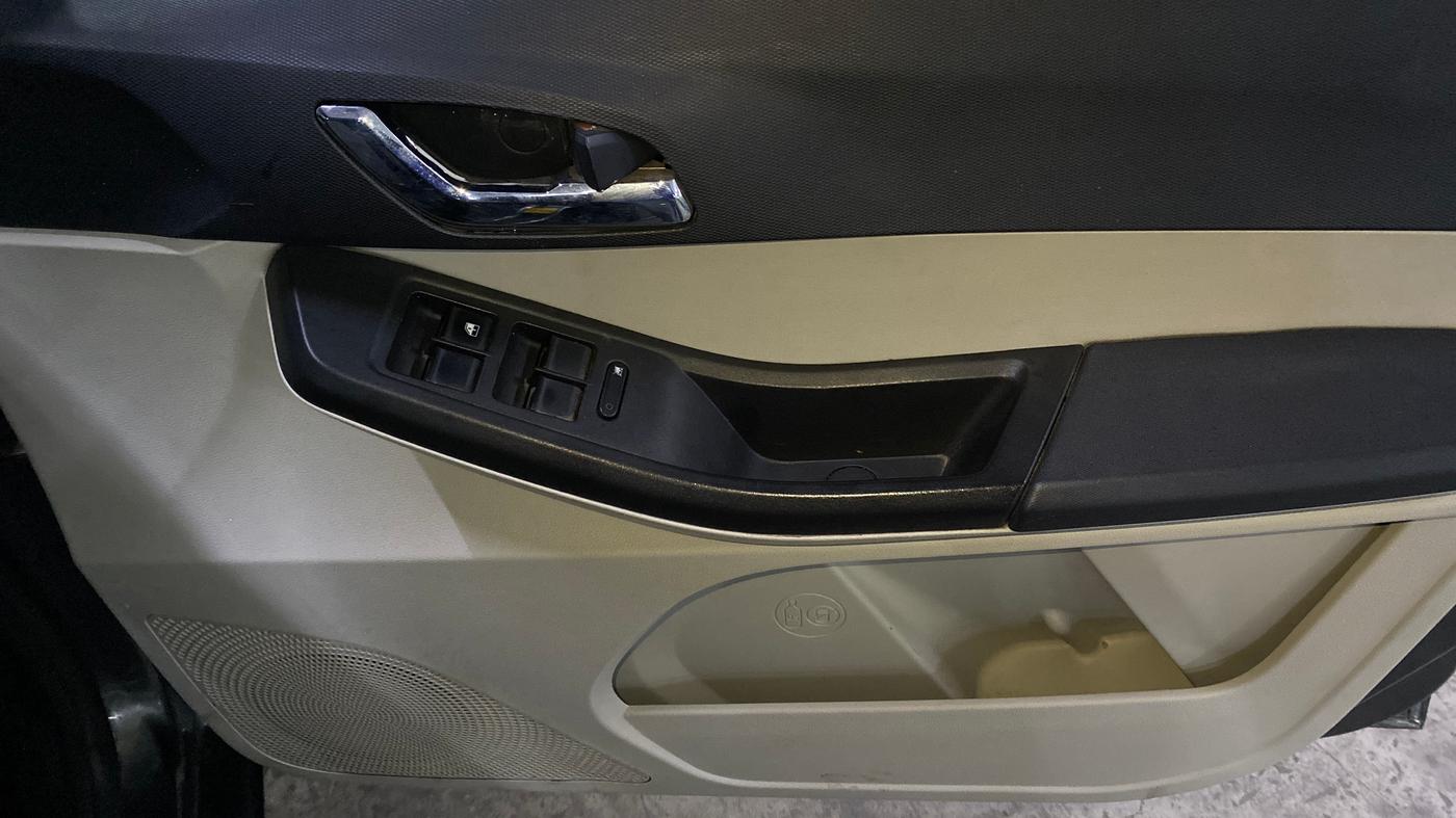 2022 Tata Tiago XZ PLUS PETROL, Petrol, Manual, 94,875 km, Driver Side Door Panels Control