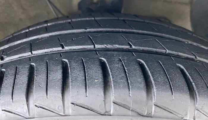 2019 Hyundai GRAND I10 NIOS SPORTZ PETROL, Petrol, Manual, 40,877 km, Right Front Tyre Tread