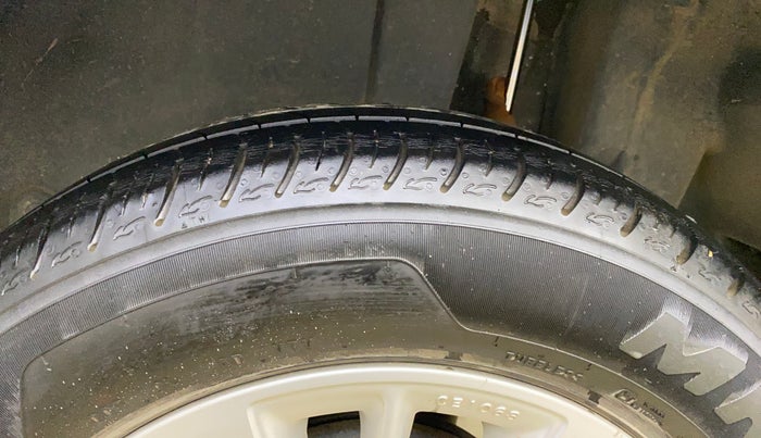 2017 Maruti Swift ZXI, Petrol, Manual, 61,514 km, Left Rear Tyre Tread