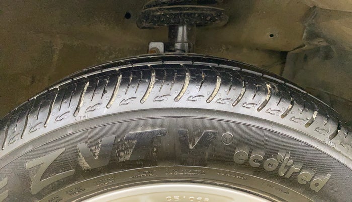 2017 Maruti Swift ZXI, Petrol, Manual, 61,514 km, Right Front Tyre Tread