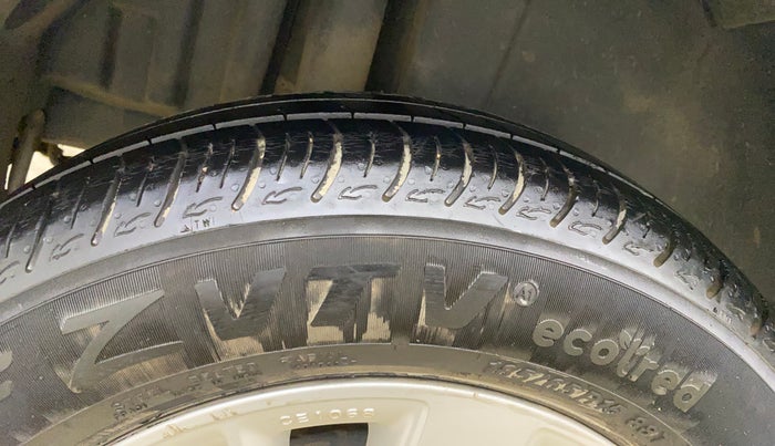 2017 Maruti Swift ZXI, Petrol, Manual, 61,514 km, Right Rear Tyre Tread