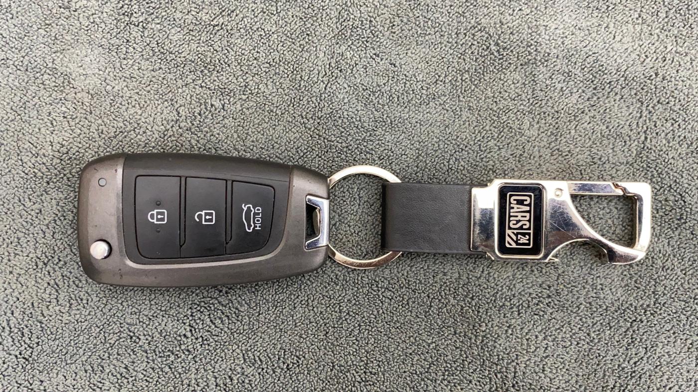 2018 Hyundai Verna 1.4 EX PETROL, Petrol, Manual, 64,469 km, Key Close Up