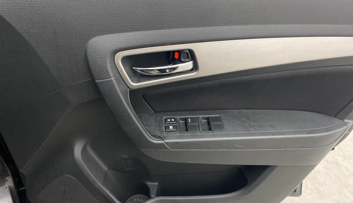 2017 Maruti Vitara Brezza ZDI PLUS, Diesel, Manual, 43,028 km, Driver Side Door Panels Control