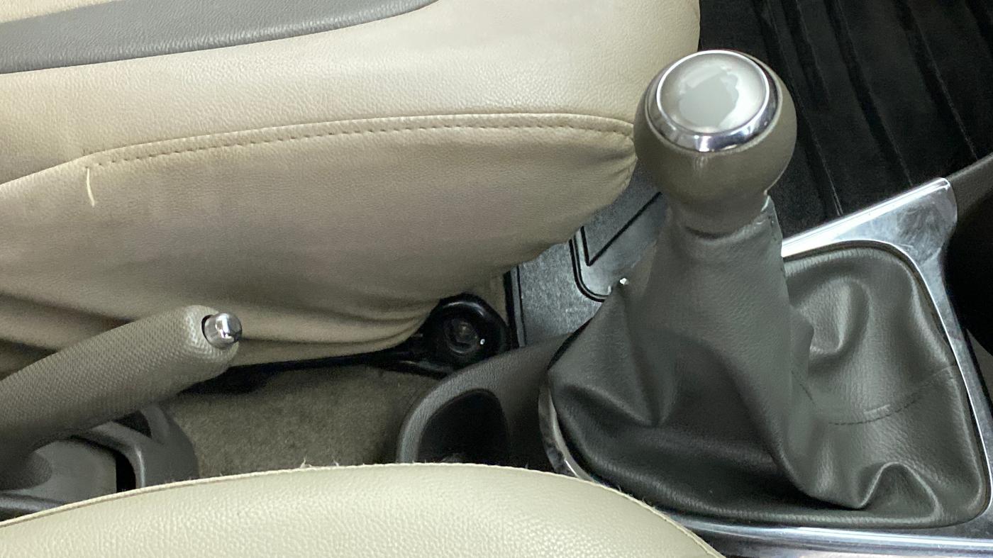 2015 Toyota Etios Liva VX, Petrol, Manual, 62,419 km, Gear Lever