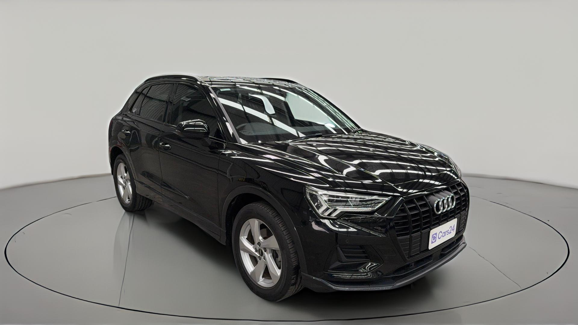 Audi Q3 image