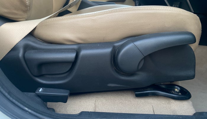 2016 Honda City 1.5L I-VTEC V MT, Petrol, Manual, 32,920 km, Driver Side Adjustment Panel