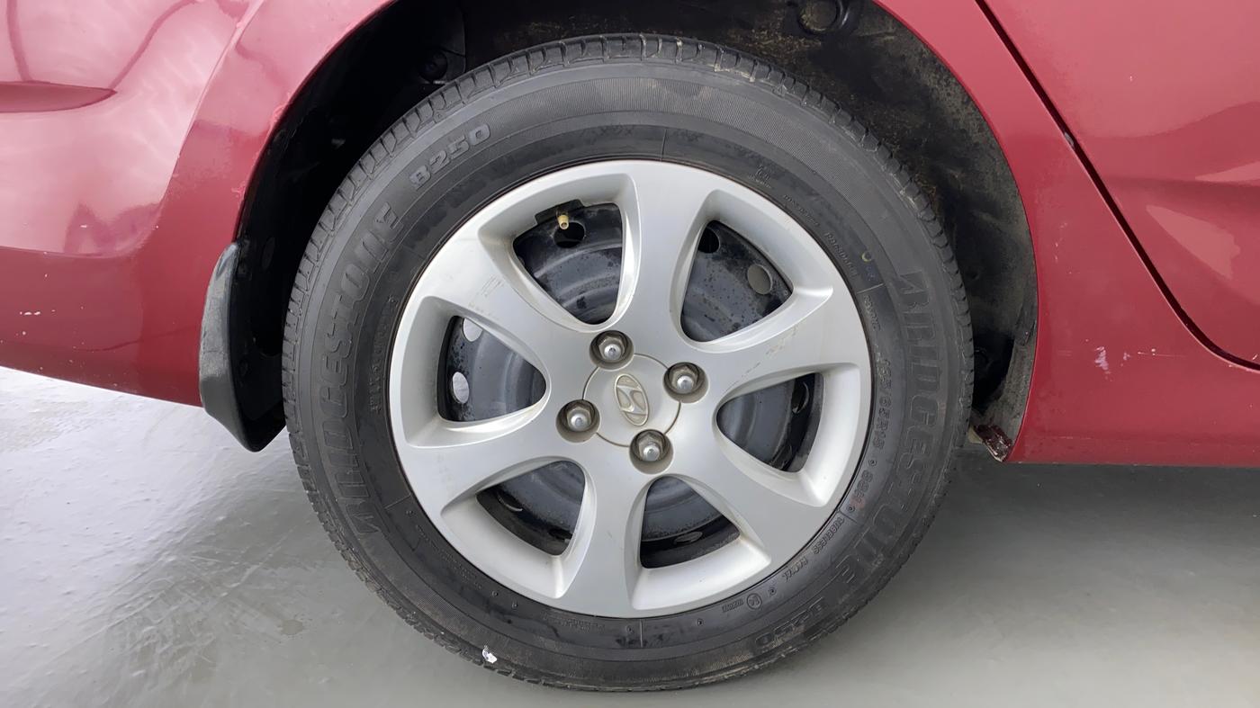 2014 Hyundai Verna FLUIDIC 1.4 VTVT, Petrol, Manual, 70,923 km, Right Rear Wheel