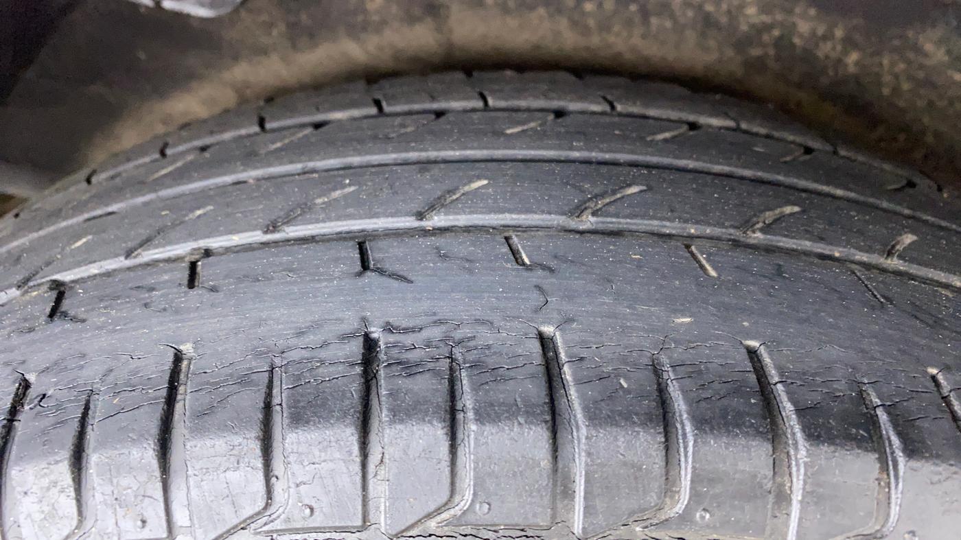 2014 Hyundai Verna FLUIDIC 1.4 VTVT, Petrol, Manual, 70,923 km, Right Rear Tyre Tread