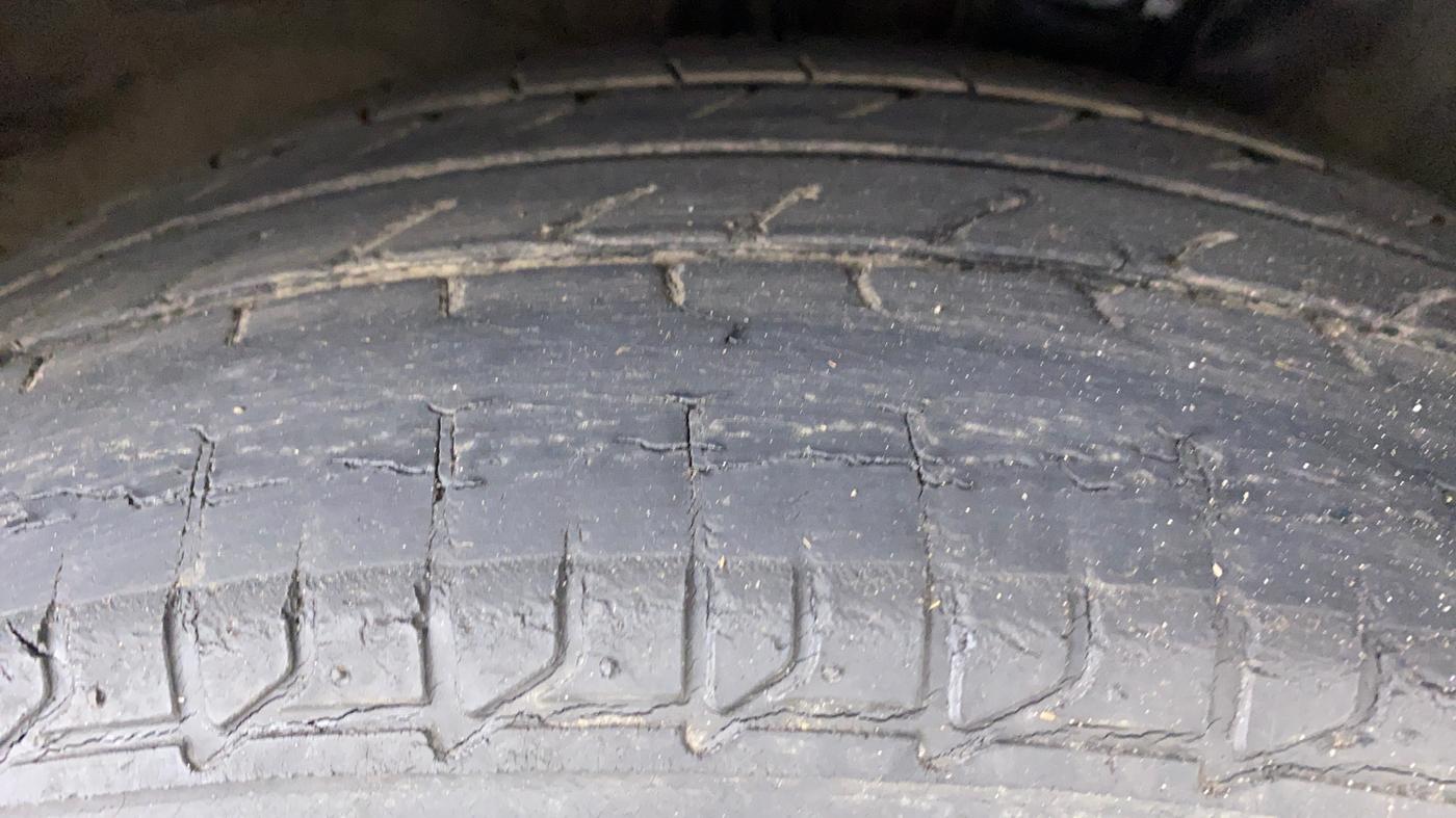 2014 Hyundai Verna FLUIDIC 1.4 VTVT, Petrol, Manual, 70,923 km, Right Front Tyre Tread