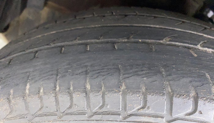 2014 Hyundai Verna FLUIDIC 1.4 VTVT, Petrol, Manual, 70,923 km, Left Front Tyre Tread
