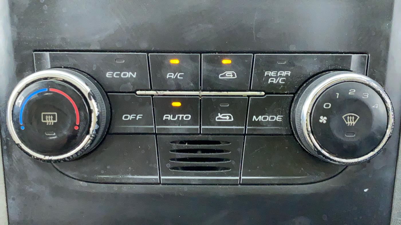 2016 Mahindra XUV500 W10 FWD, Diesel, Manual, 79,195 km, Automatic Climate Control