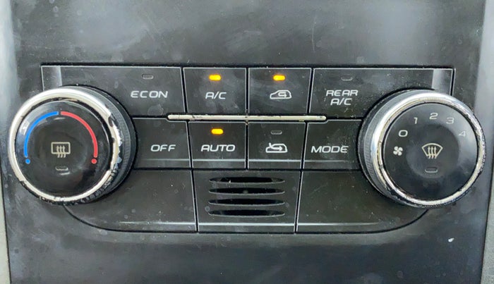 2016 Mahindra XUV500 W10 FWD, Diesel, Manual, 79,195 km, Automatic Climate Control