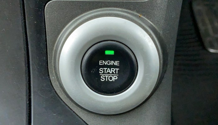2016 Mahindra XUV500 W10 FWD, Diesel, Manual, 79,195 km, Keyless Start/ Stop Button