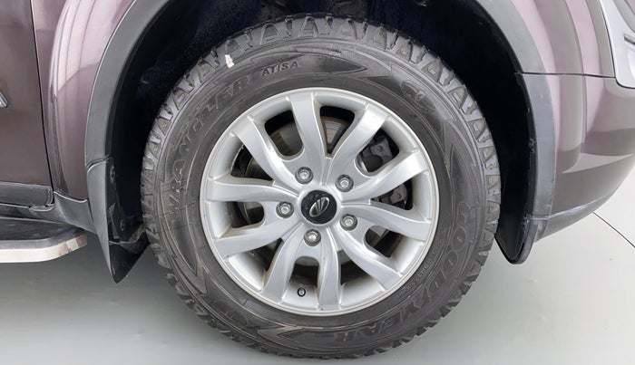 2016 Mahindra XUV500 W10 FWD, Diesel, Manual, 79,195 km, Right Front Wheel