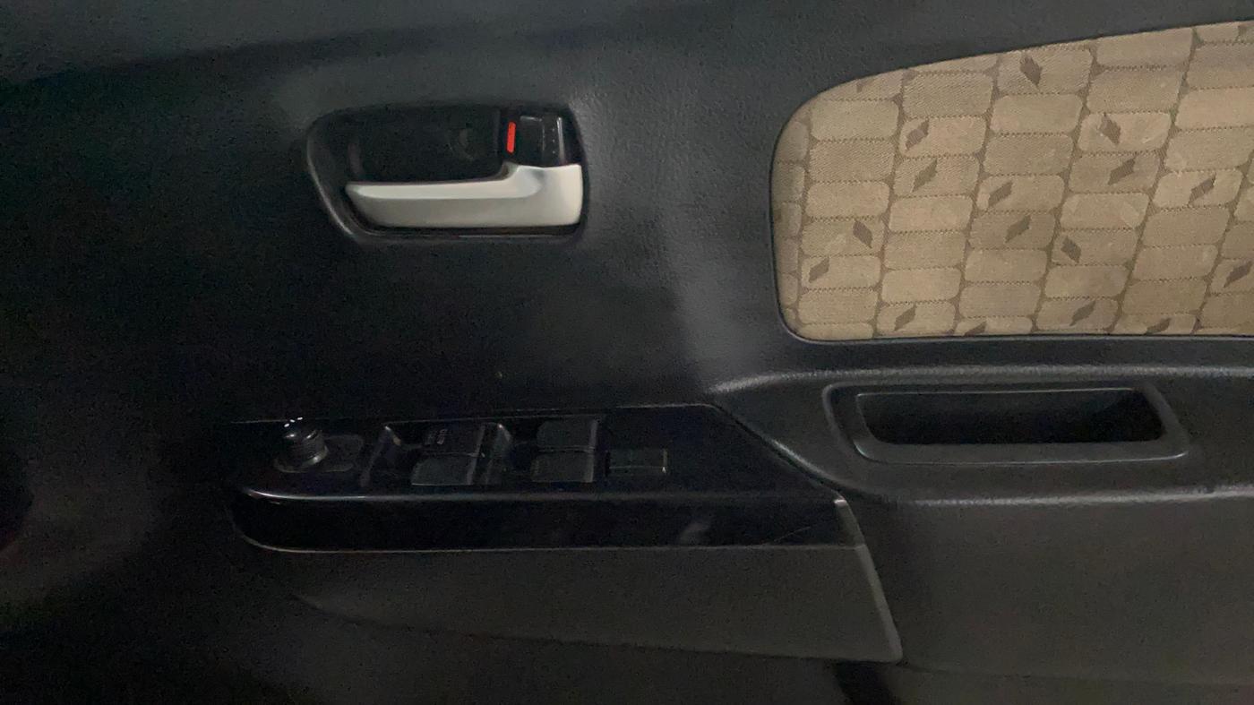 2017 Maruti Wagon R 1.0 VXI, Petrol, Manual, 35,461 km, Driver Side Door Panels Control