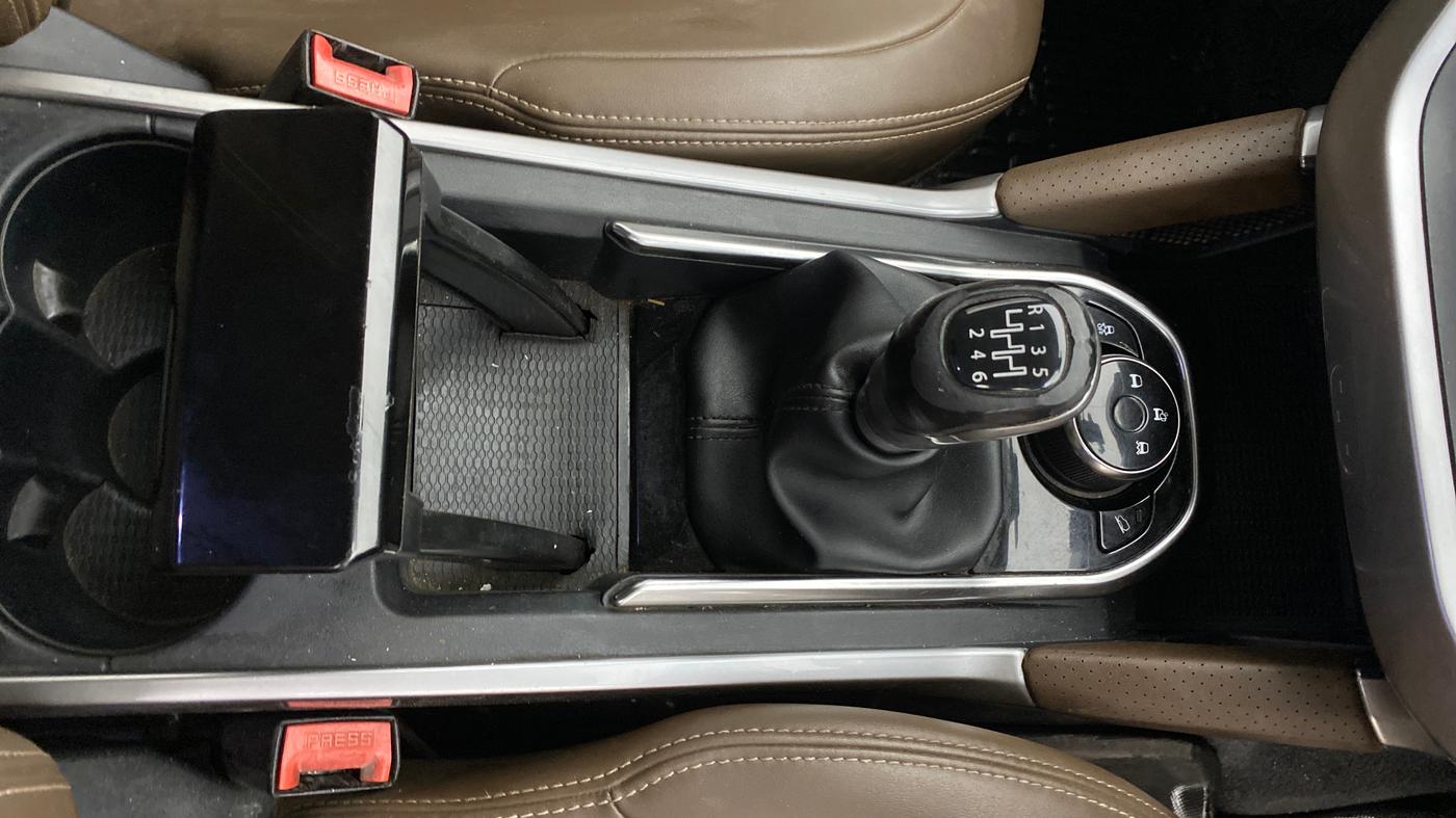 2019 Tata Harrier XZ 2.0L, Diesel, Manual, 1,19,262 km, Gear Lever