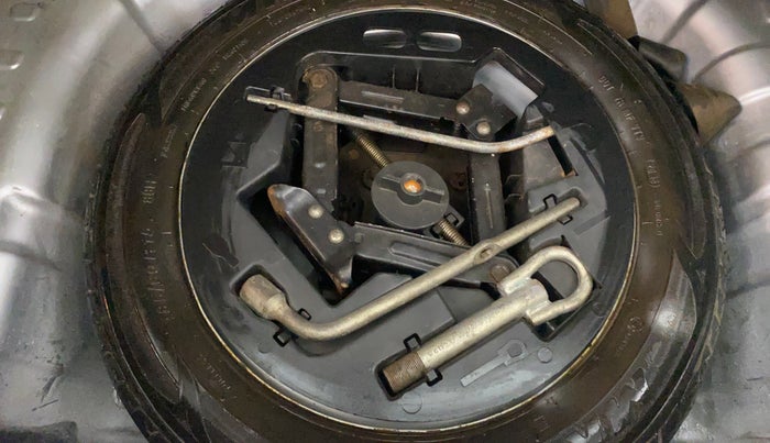 2018 Mahindra KUV 100 NXT K8 P 6 STR, Petrol, Manual, 83,476 km, Spare Tyre