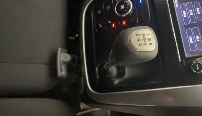 2018 Mahindra KUV 100 NXT K8 P 6 STR, Petrol, Manual, 83,476 km, Gear Lever