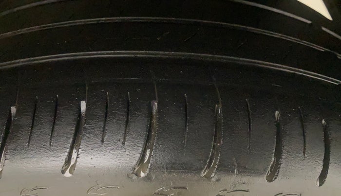 2018 Mahindra KUV 100 NXT K8 P 6 STR, Petrol, Manual, 83,476 km, Left Rear Tyre Tread