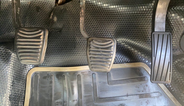 2018 Mahindra KUV 100 NXT K8 P 6 STR, Petrol, Manual, 83,476 km, Pedals