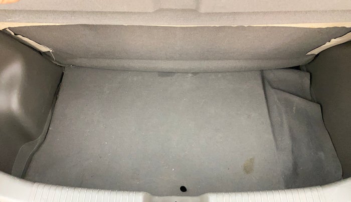 2013 Hyundai i10 MAGNA 1.2, Petrol, Manual, 73,186 km, Boot Inside