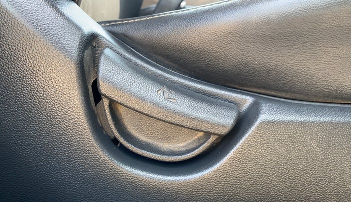 2017 Hyundai Grand i10 SPORTZ 1.2 KAPPA VTVT, Petrol, Manual, 80,359 km, Driver Side Adjustment Panel