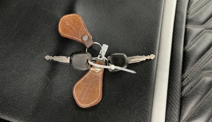 2023 Maruti Swift LXI, Petrol, Manual, 10,834 km, Key Close Up