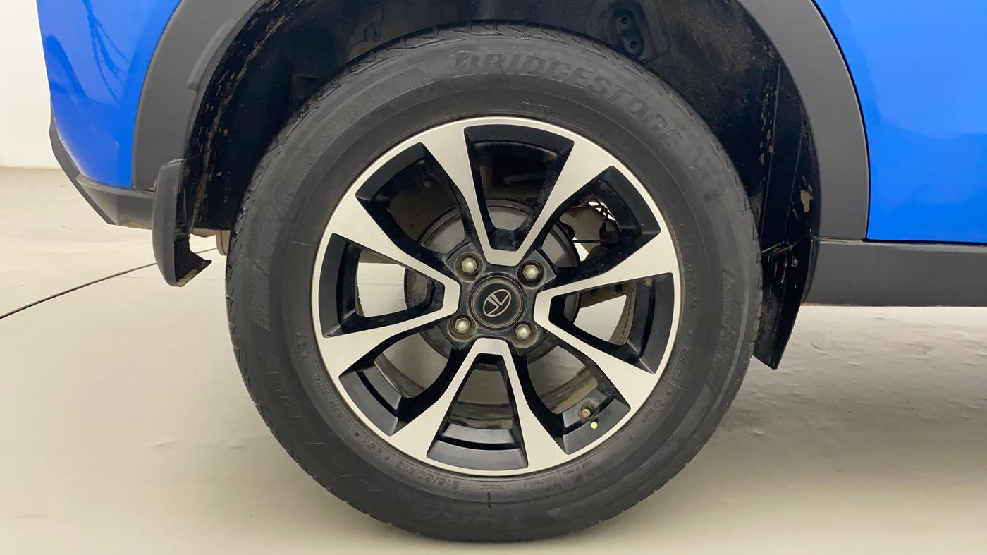 2020 Tata NEXON XZ PLUS (O) PETROL DUAL TONE, Petrol, Manual, 43,142 km, Right Rear Wheel