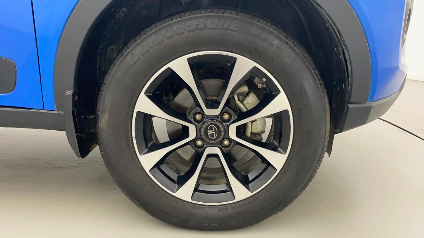 2020 Tata NEXON XZ PLUS (O) PETROL DUAL TONE, Petrol, Manual, 43,142 km, Right Front Wheel