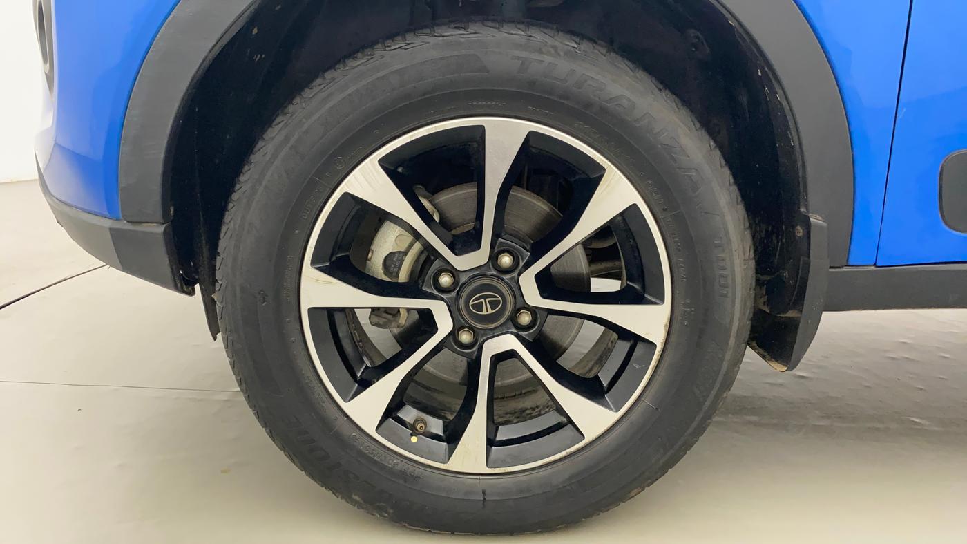 2020 Tata NEXON XZ PLUS (O) PETROL DUAL TONE, Petrol, Manual, 43,142 km, Left Front Wheel