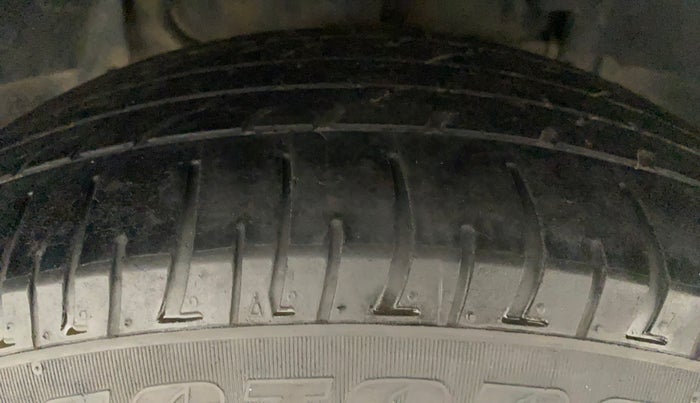 2020 Tata NEXON XZ PLUS (O) PETROL DUAL TONE, Petrol, Manual, 43,142 km, Right Front Tyre Tread