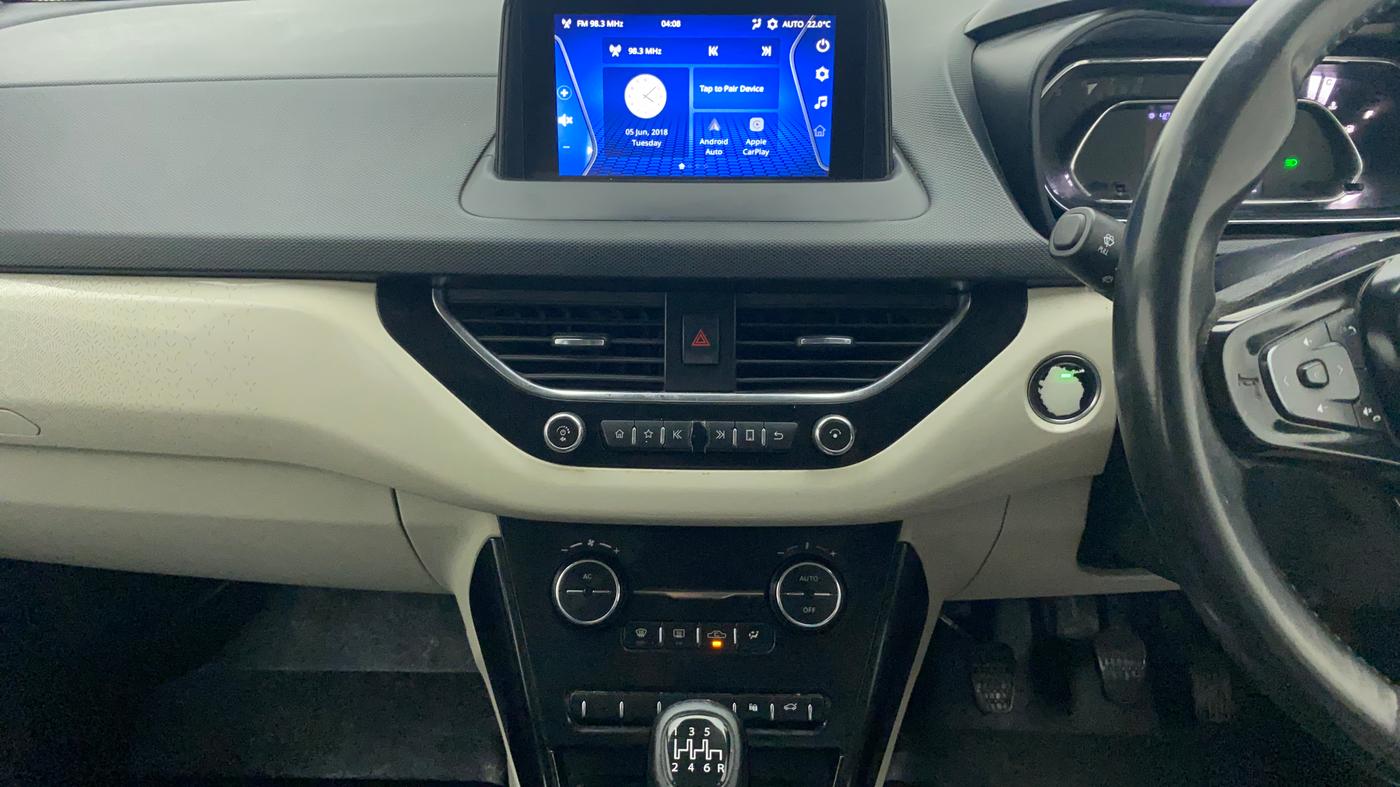 2020 Tata NEXON XZ PLUS (O) PETROL DUAL TONE, Petrol, Manual, 43,142 km, Air Conditioner