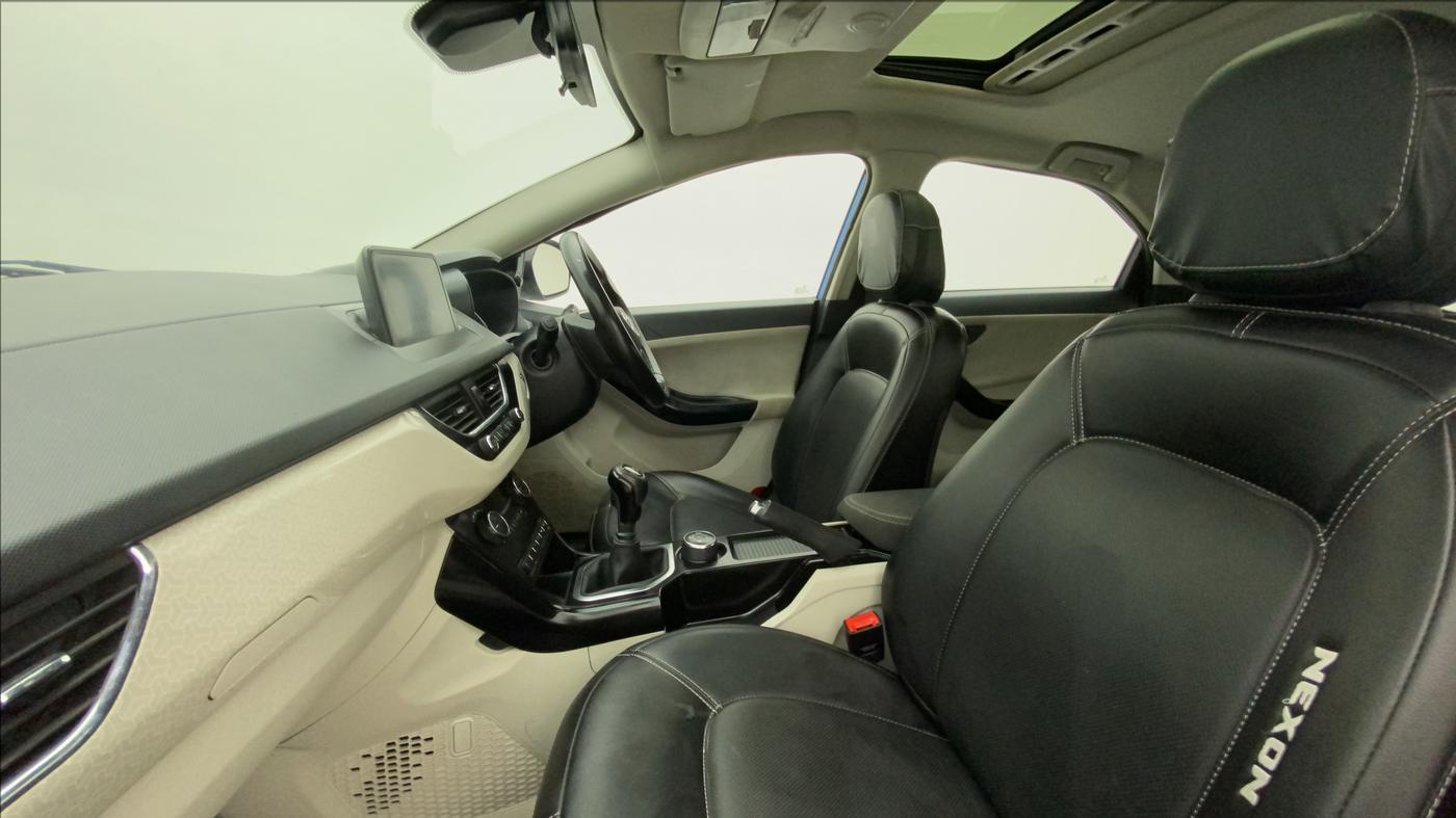 2020 Tata NEXON XZ PLUS (O) PETROL DUAL TONE, Petrol, Manual, 43,142 km, Right Side Front Door Cabin