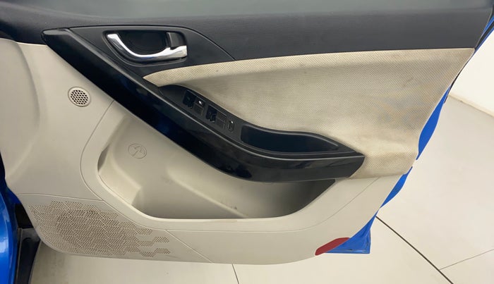2020 Tata NEXON XZ PLUS (O) PETROL DUAL TONE, Petrol, Manual, 43,142 km, Driver Side Door Panels Control