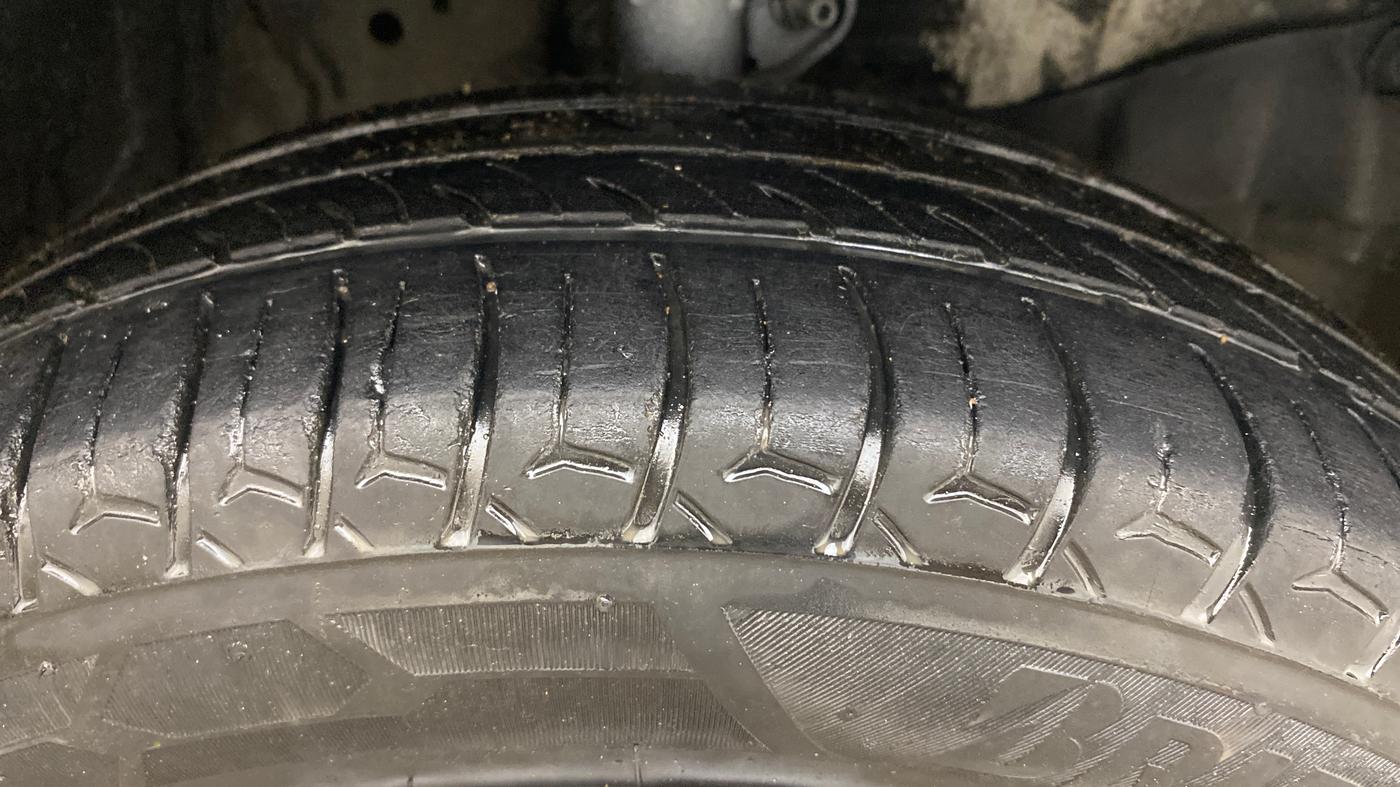2014 Honda Brio S MT, Petrol, Manual, 64,172 km, Right Front Tyre Tread