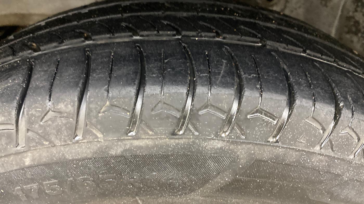 2014 Honda Brio S MT, Petrol, Manual, 64,172 km, Left Front Tyre Tread