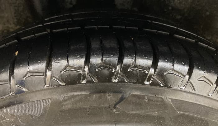 2014 Honda Brio S MT, Petrol, Manual, 64,172 km, Right Rear Tyre Tread
