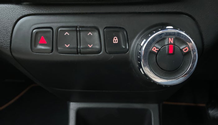 2018 Renault Kwid CLIMBER 1.0 AMT, Petrol, Automatic, 27,823 km, Gear Lever
