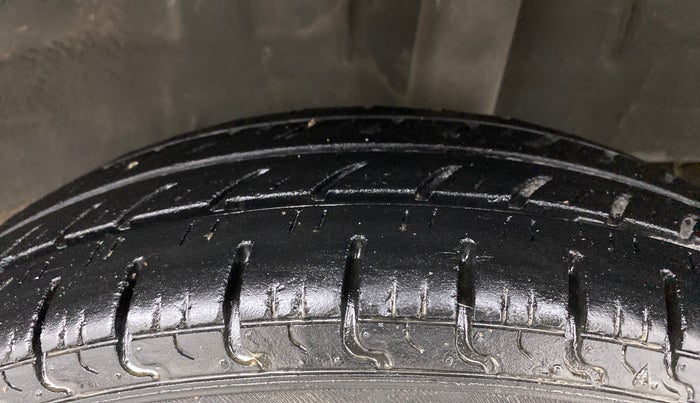 2018 Renault Kwid CLIMBER 1.0 AMT, Petrol, Automatic, 27,823 km, Left Rear Tyre Tread