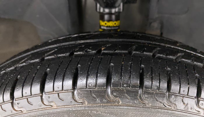 2018 Renault Kwid CLIMBER 1.0 AMT, Petrol, Automatic, 27,823 km, Right Front Tyre Tread