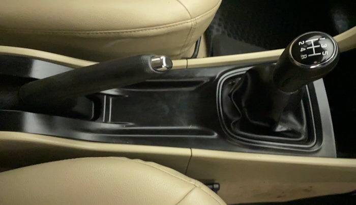2016 Maruti Ciaz VXI, Petrol, Manual, 51,282 km, Gear Lever